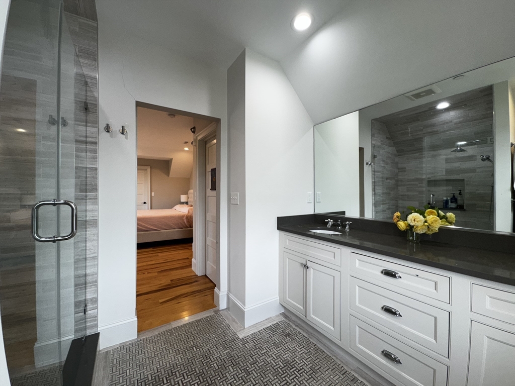 4 bed, 2 bath apartment for rent at 44 Evergreen St Unit Unit 4, Jamaica Plain — photo 13 of 38