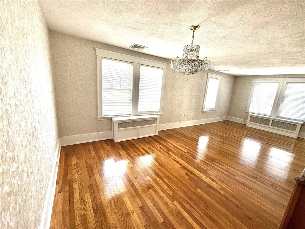 3 bed, 2 bath apartment for rent at 44 Fairview St Unit 2, Winthrop — photo 5 of 18