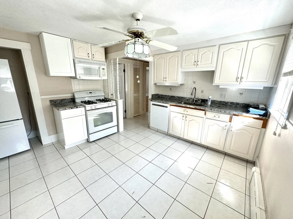 3 bed, 2 bath apartment for rent at 44 Fairview St Unit 2, Winthrop — photo 6 of 18