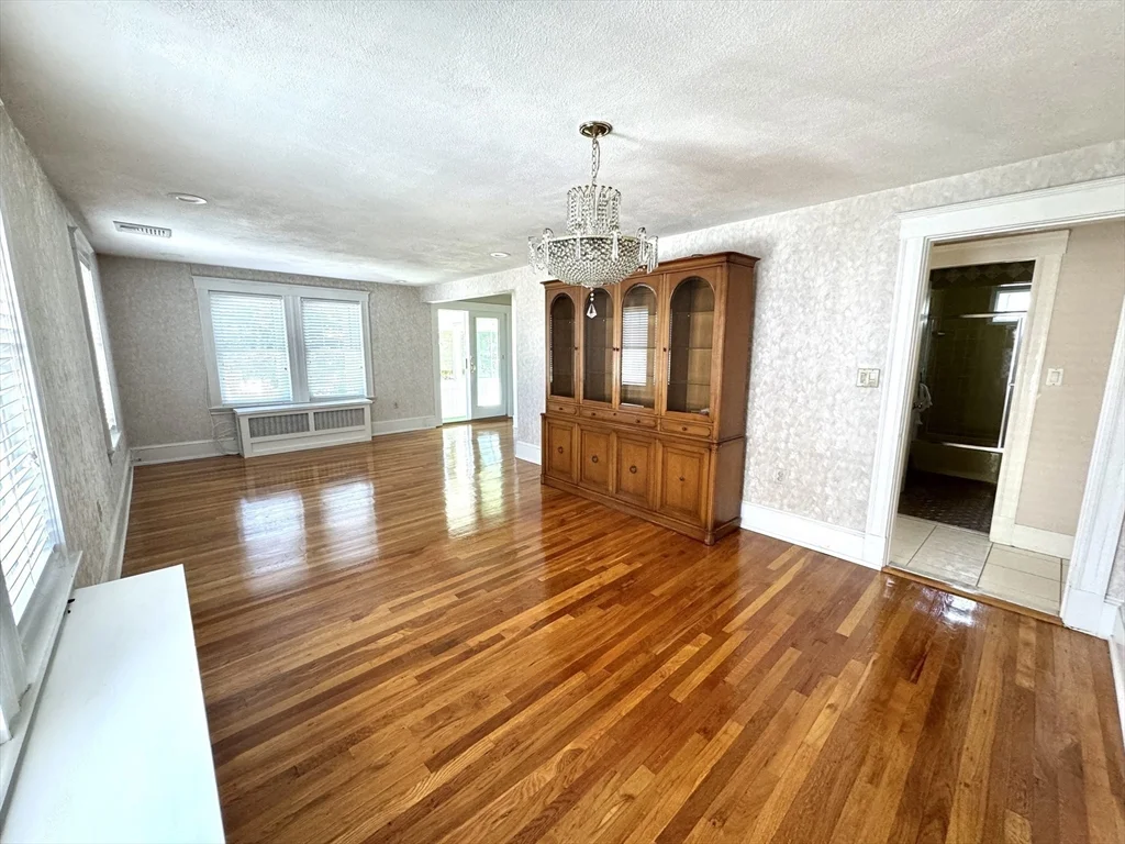 3 bed, 2 bath apartment for rent at 44 Fairview St Unit 2, Winthrop — photo 4 of 18