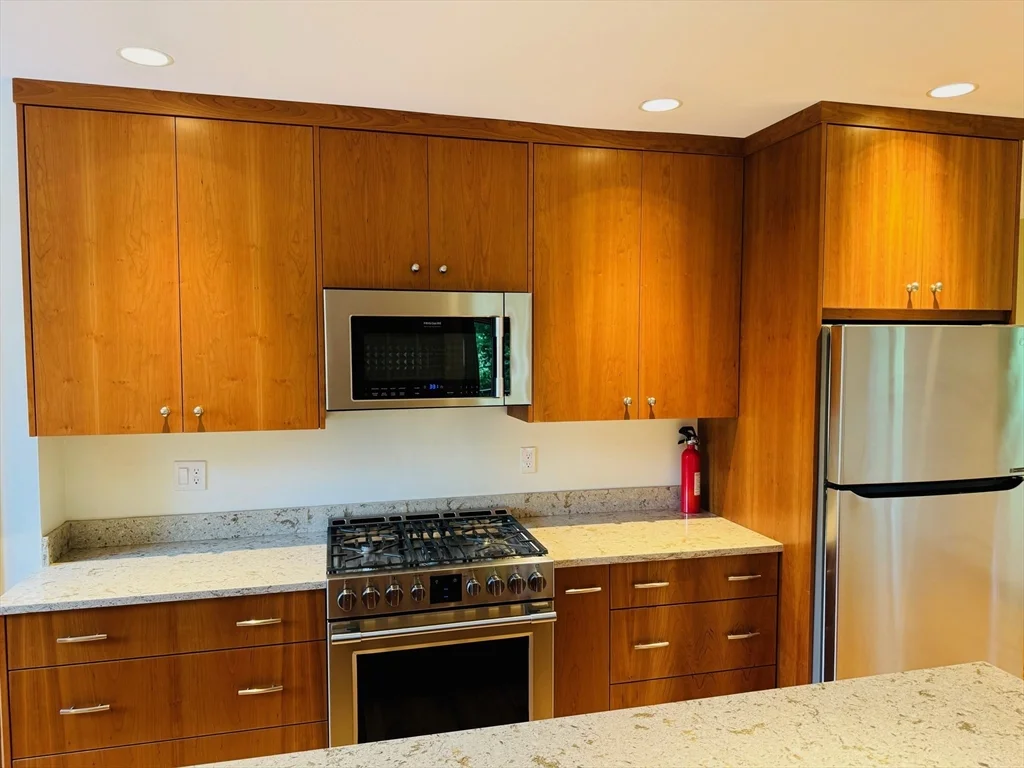 2 bed, 1 bath apartment for rent at 44 Farwell St Unit 44, Newton — photo 3 of 13