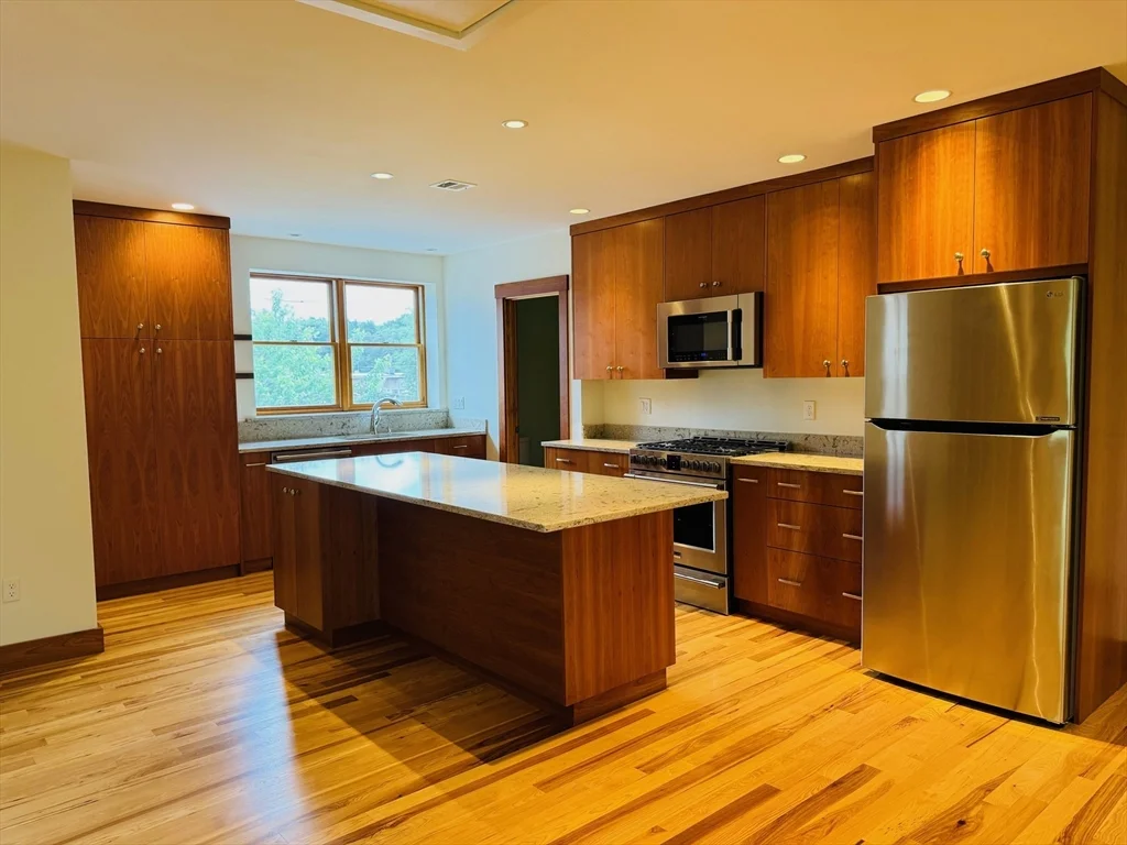 2 bed, 1 bath apartment for rent at 44 Farwell St Unit 44, Newton — photo 2 of 13