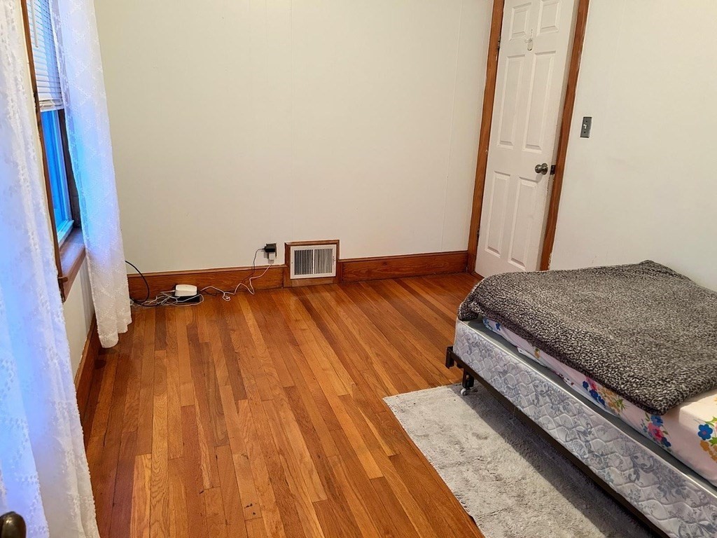 3 bed, 1 bath apartment for rent at 44 Francis Unit 2, Everett — photo 6 of 10
