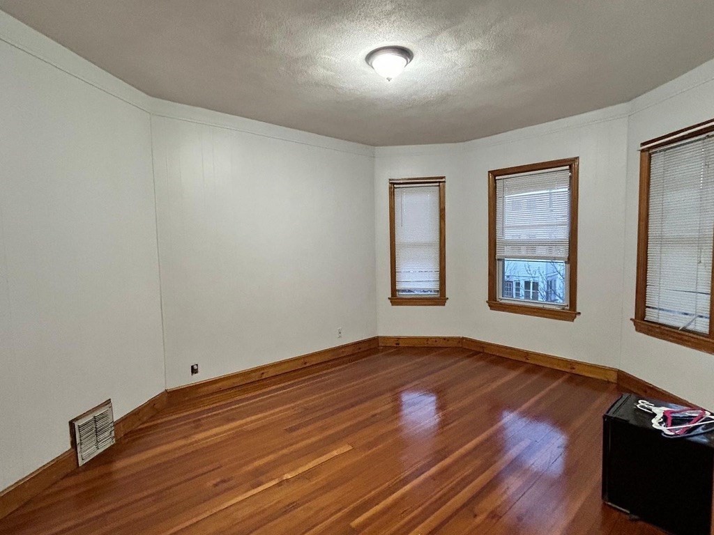 3 bed, 1 bath apartment for rent at 44 Francis Unit 2, Everett — photo 8 of 10