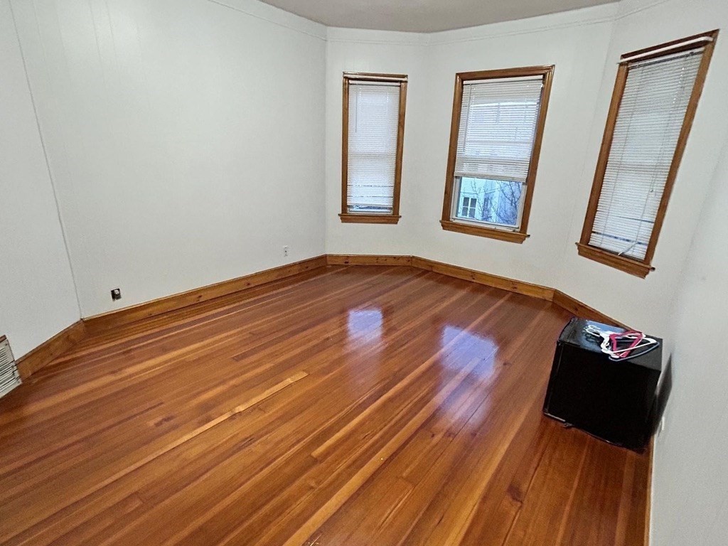 3 bed, 1 bath apartment for rent at 44 Francis Unit 2, Everett — photo 1 of 10
