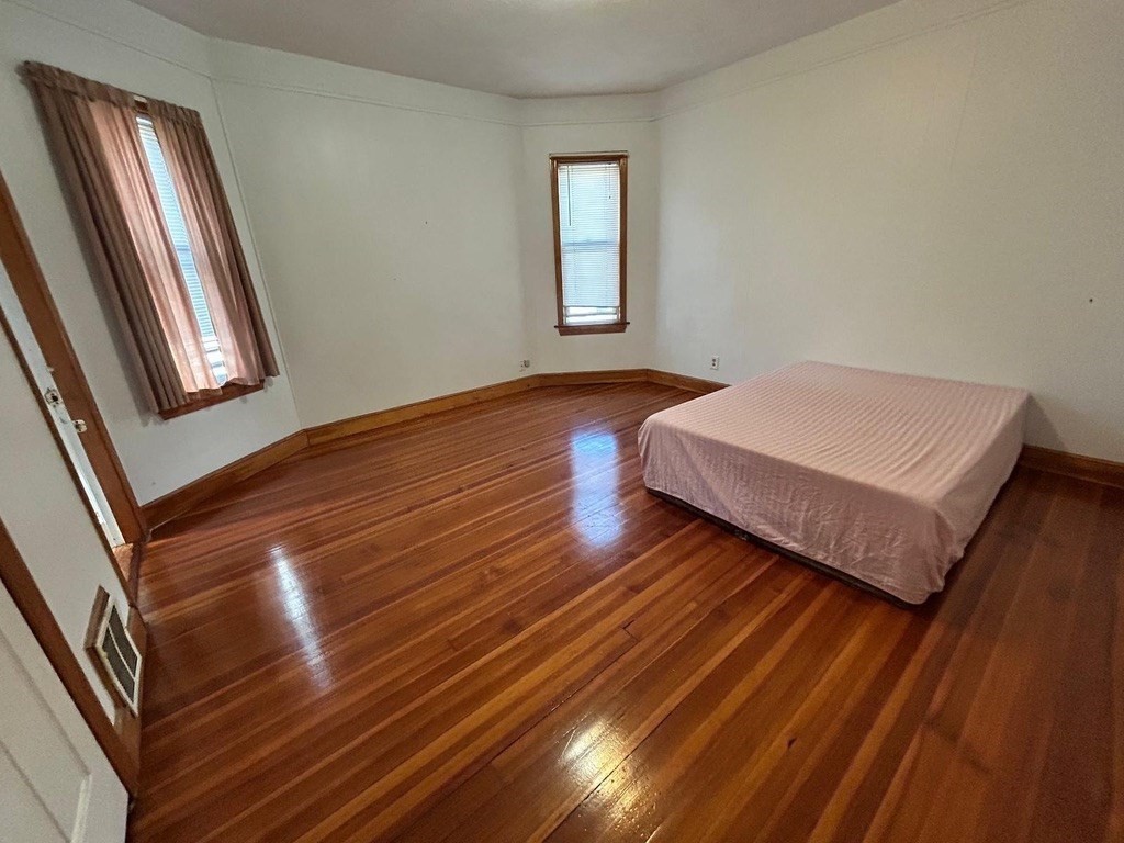 3 bed, 1 bath apartment for rent at 44 Francis Unit 2, Everett — photo 7 of 10