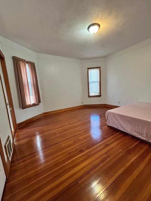 3 bed, 1 bath apartment for rent at 44 Francis Unit 2, Everett — photo 5 of 10