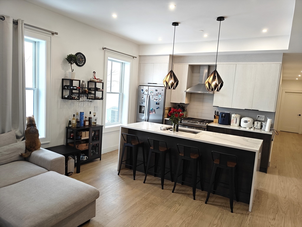 3 bed, 2 bath apartment for rent at 44 Glendale Unit 1, Dorchester — photo 3 of 16