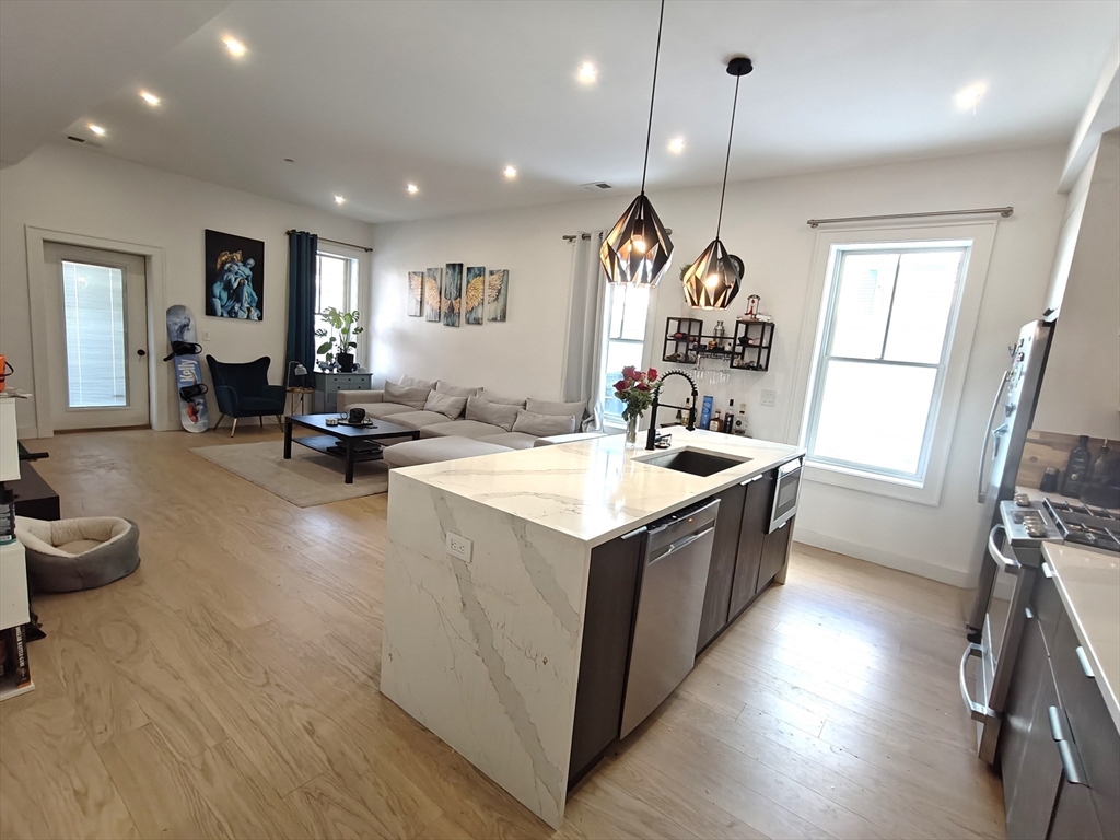 3 bed, 2 bath apartment for rent at 44 Glendale Unit 1, Dorchester — photo 5 of 16
