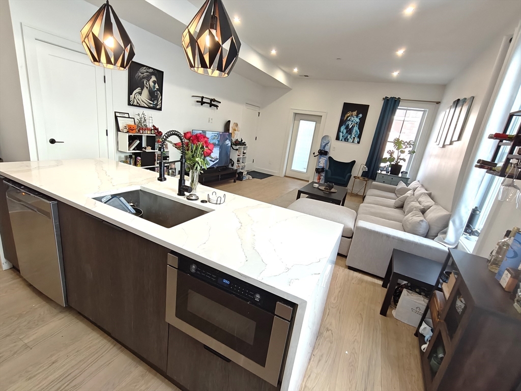3 bed, 2 bath apartment for rent at 44 Glendale Unit 1, Dorchester — photo 2 of 16