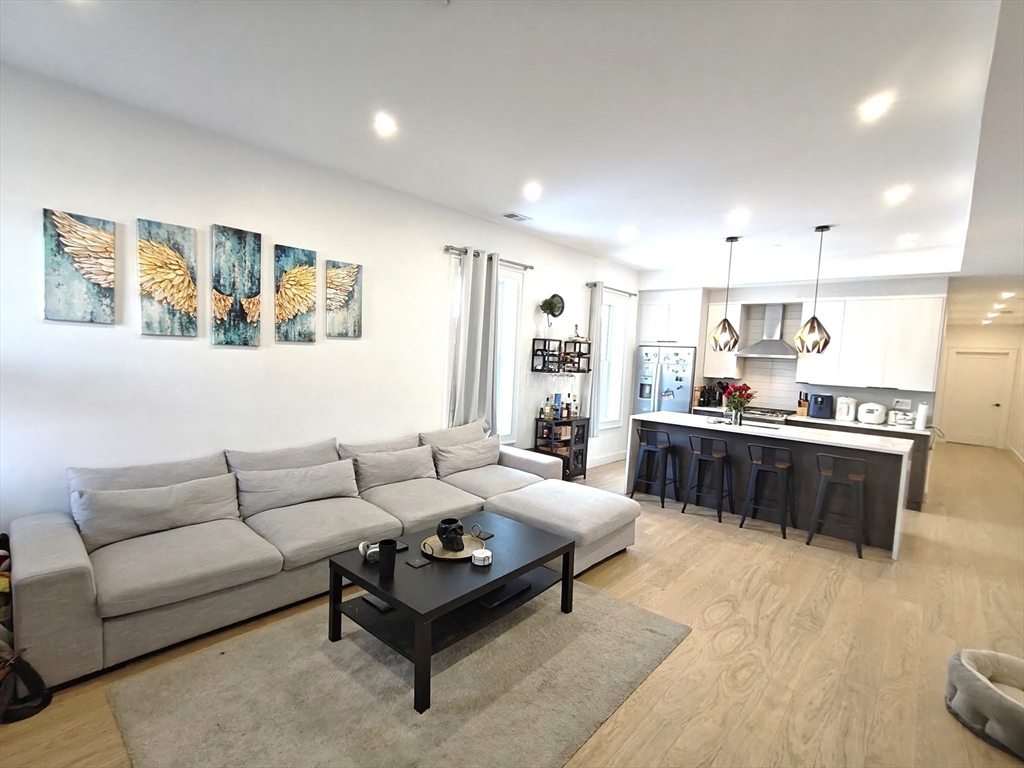 3 bed, 2 bath apartment for rent at 44 Glendale Unit 1, Dorchester — photo 1 of 16