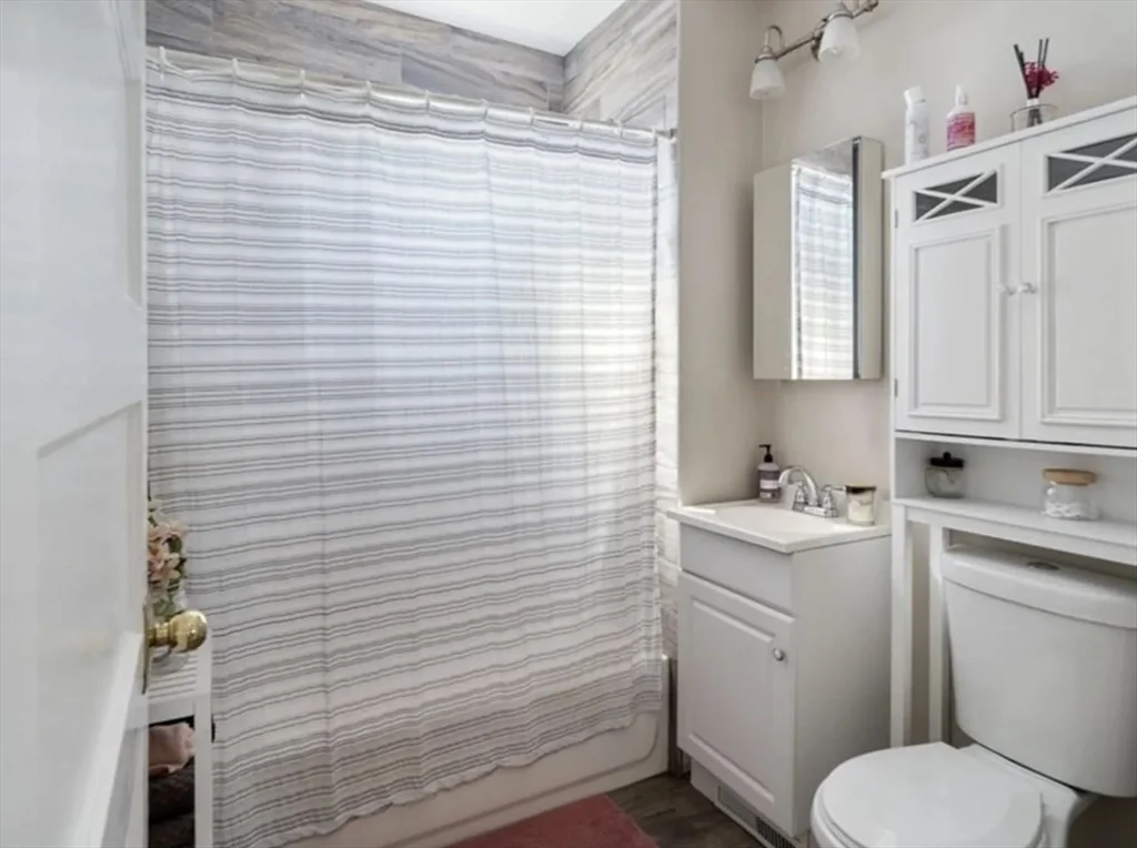 3 bed, 1 bath apartment for rent at 44 Green Leaf Unit 2, Tufts University — photo 7 of 16