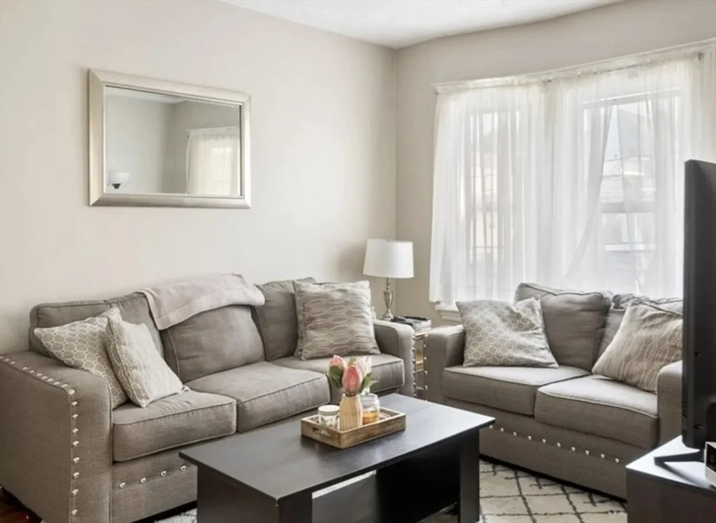 3 bed, 1 bath apartment for rent at 44 Green Leaf Unit 2, Tufts University — photo 13 of 16