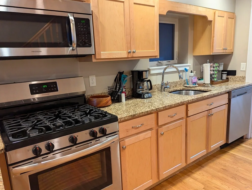2 bed, 2 bath apartment for rent at 44 Grove St Unit 1, Beacon Hill — photo 3 of 17