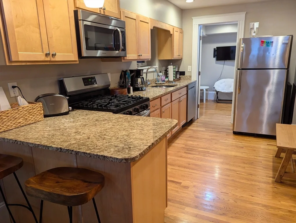 2 bed, 2 bath apartment for rent at 44 Grove St Unit 1, Beacon Hill — photo 2 of 17