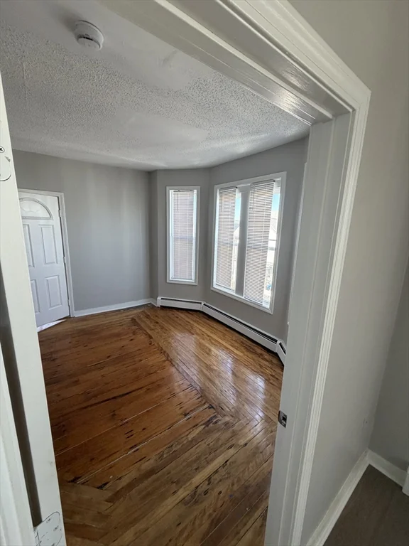 6 bed, 2 bath apartment for rent at 44 High Rock St Unit 2, Lynn — photo 3 of 12
