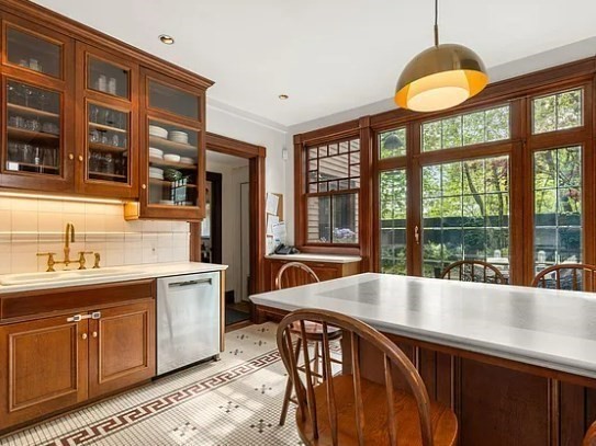 5 bed, 2 bath apartment for rent at 44 High St, Brookline Village — photo 11 of 28