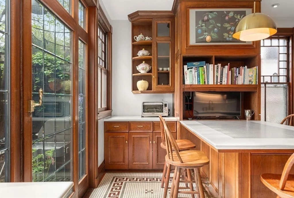 5 bed, 2 bath apartment for rent at 44 High St, Brookline Village — photo 8 of 28