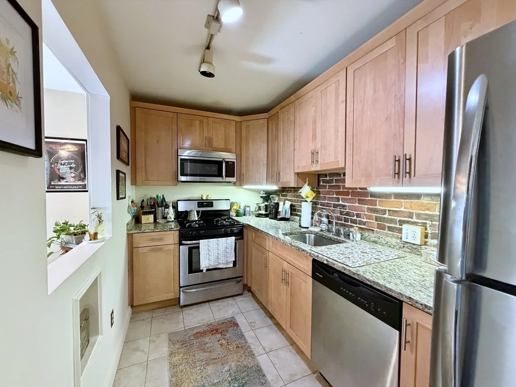 2 bed, 1 bath apartment for rent at 44 High St Unit 1, Charlestown — photo 4 of 6