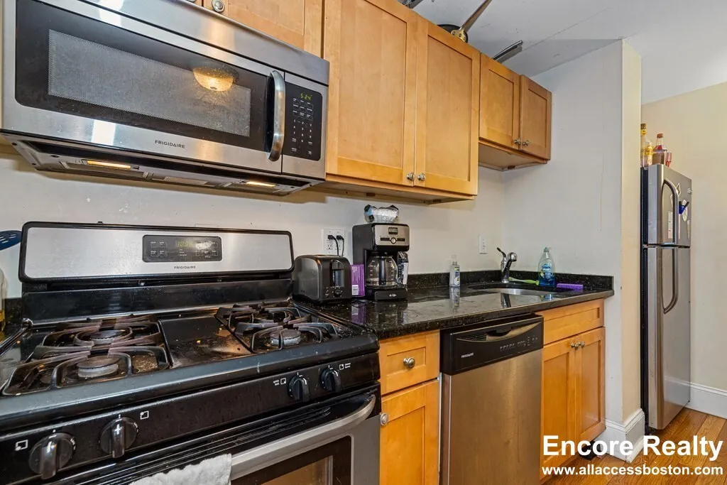 5 bed, 2 bath apartment for rent at 44 Hillside St Unit 3, Mission Hill — photo 2 of 60