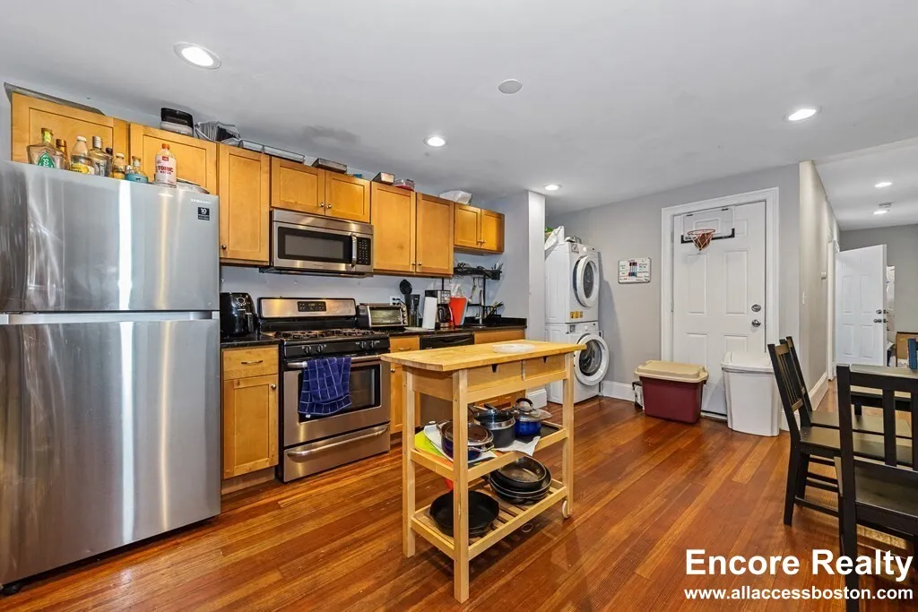 5 bed, 2 bath apartment for rent at 44 Hillside St Unit 3, Mission Hill — photo 4 of 60