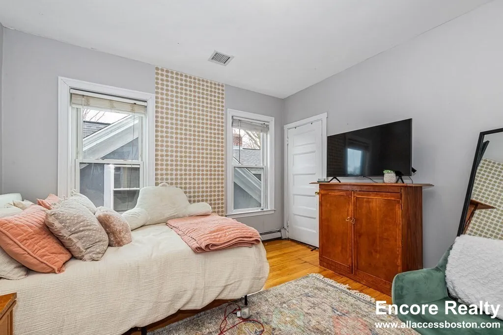 5 bed, 2 bath apartment for rent at 44 Hillside St Unit 3, Mission Hill — photo 9 of 60