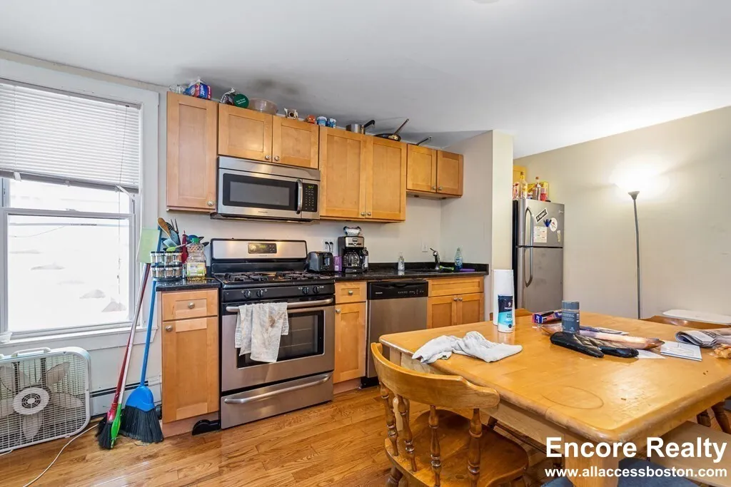 5 bed, 2 bath apartment for rent at 44 Hillside St Unit 3, Mission Hill — photo 1 of 60