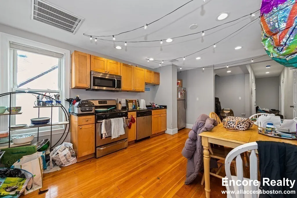 5 bed, 2 bath apartment for rent at 44 Hillside St Unit 3, Mission Hill — photo 26 of 60