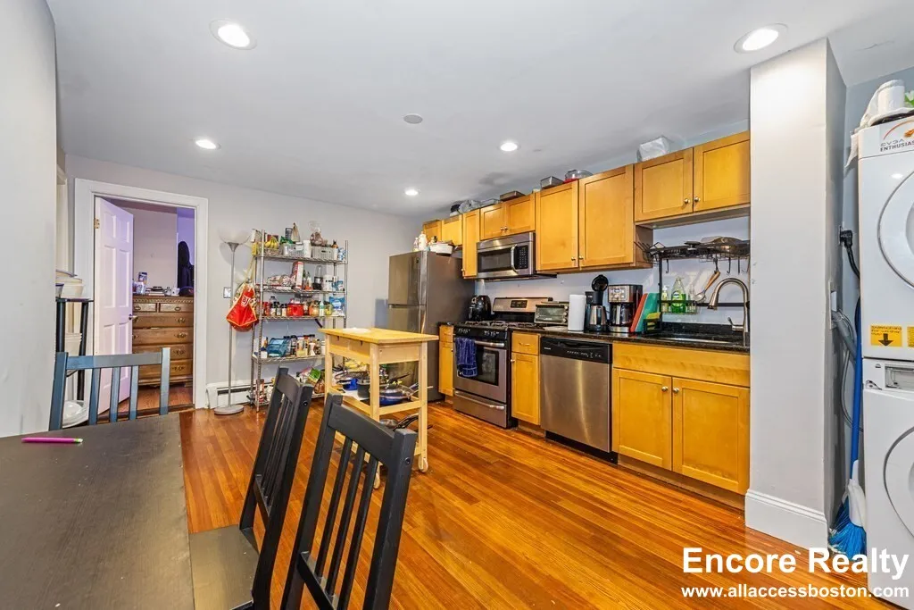 5 bed, 2 bath apartment for rent at 44 Hillside St Unit 3, Mission Hill — photo 5 of 60