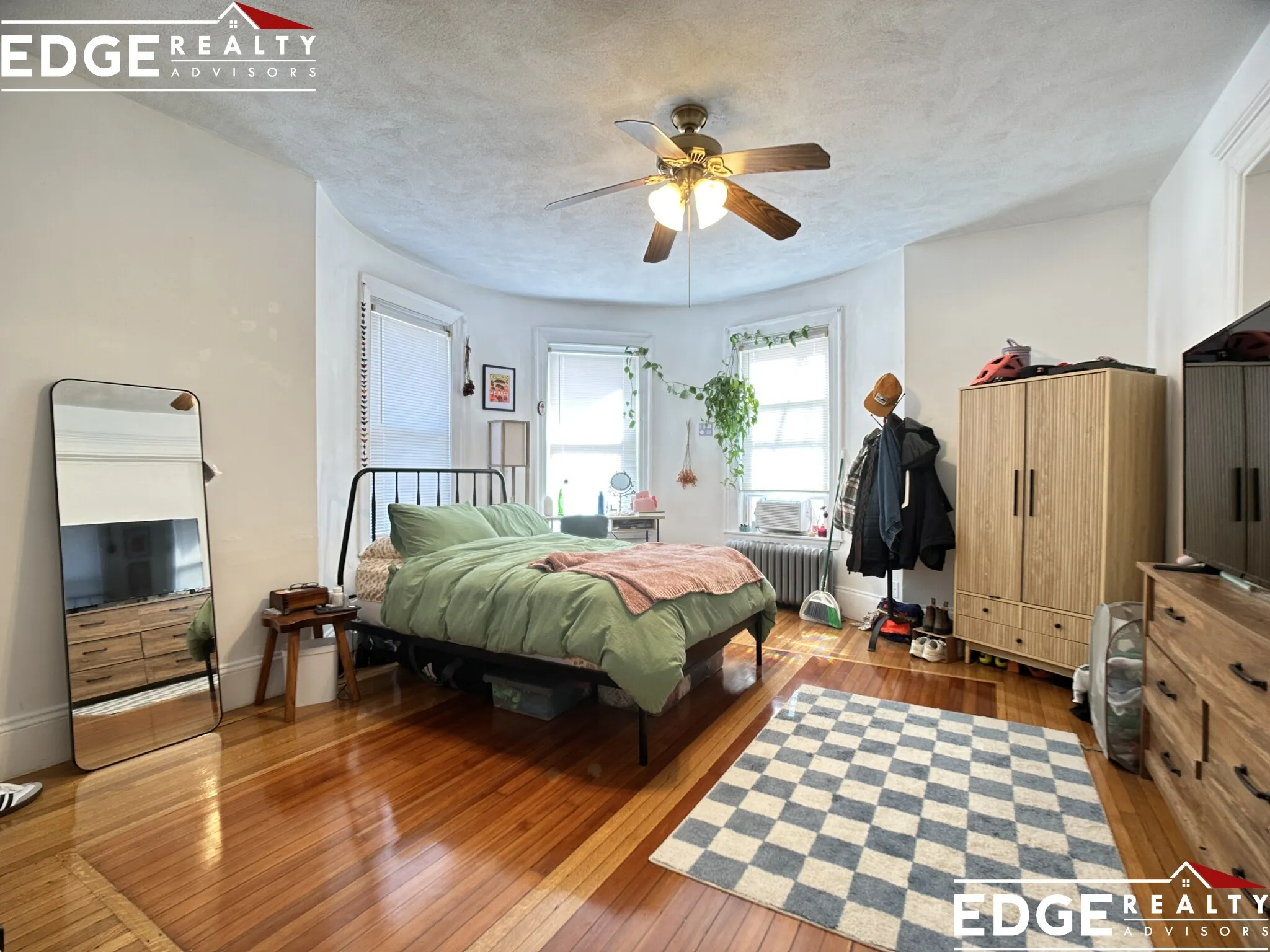 3 bed, 1 bath apartment for rent at 44 Hooker St Unit 1, Allston — photo 5 of 9