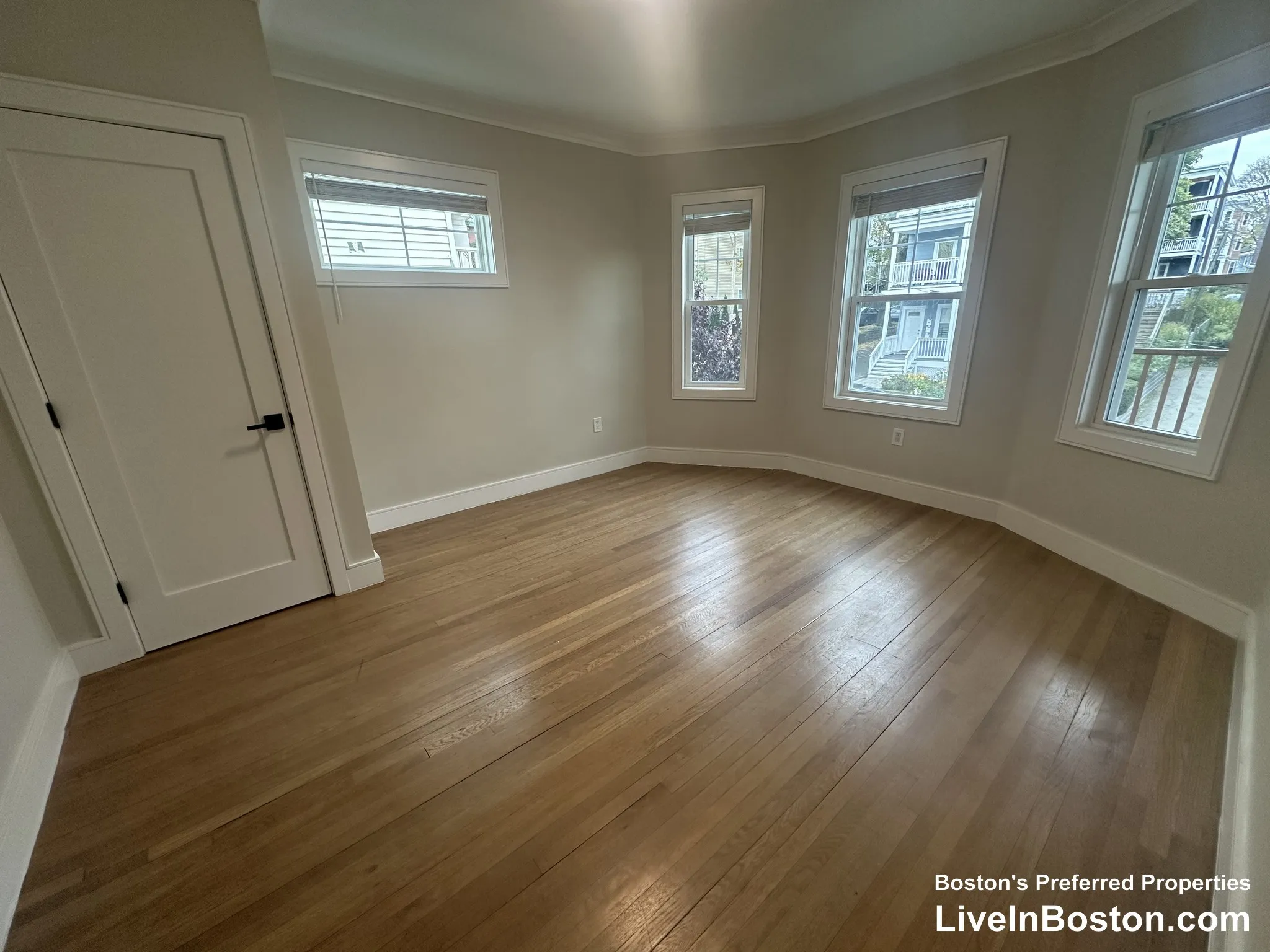 4 bed, 1 bath apartment for rent at 44 Iffley Rd Unit 2, Jamaica Plain — photo 3 of 10
