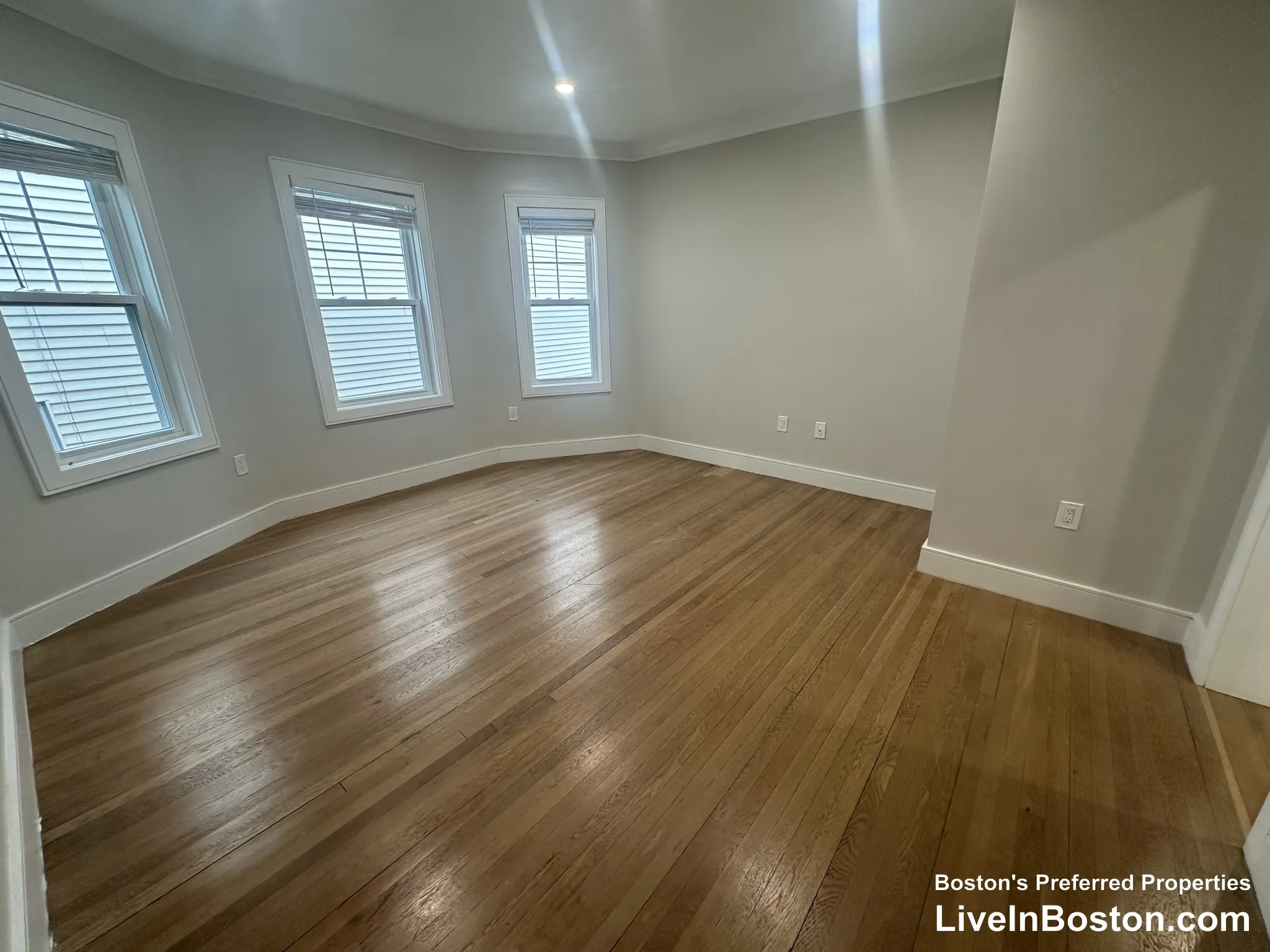 4 bed, 1 bath apartment for rent at 44 Iffley Rd Unit 2, Jamaica Plain — photo 2 of 10