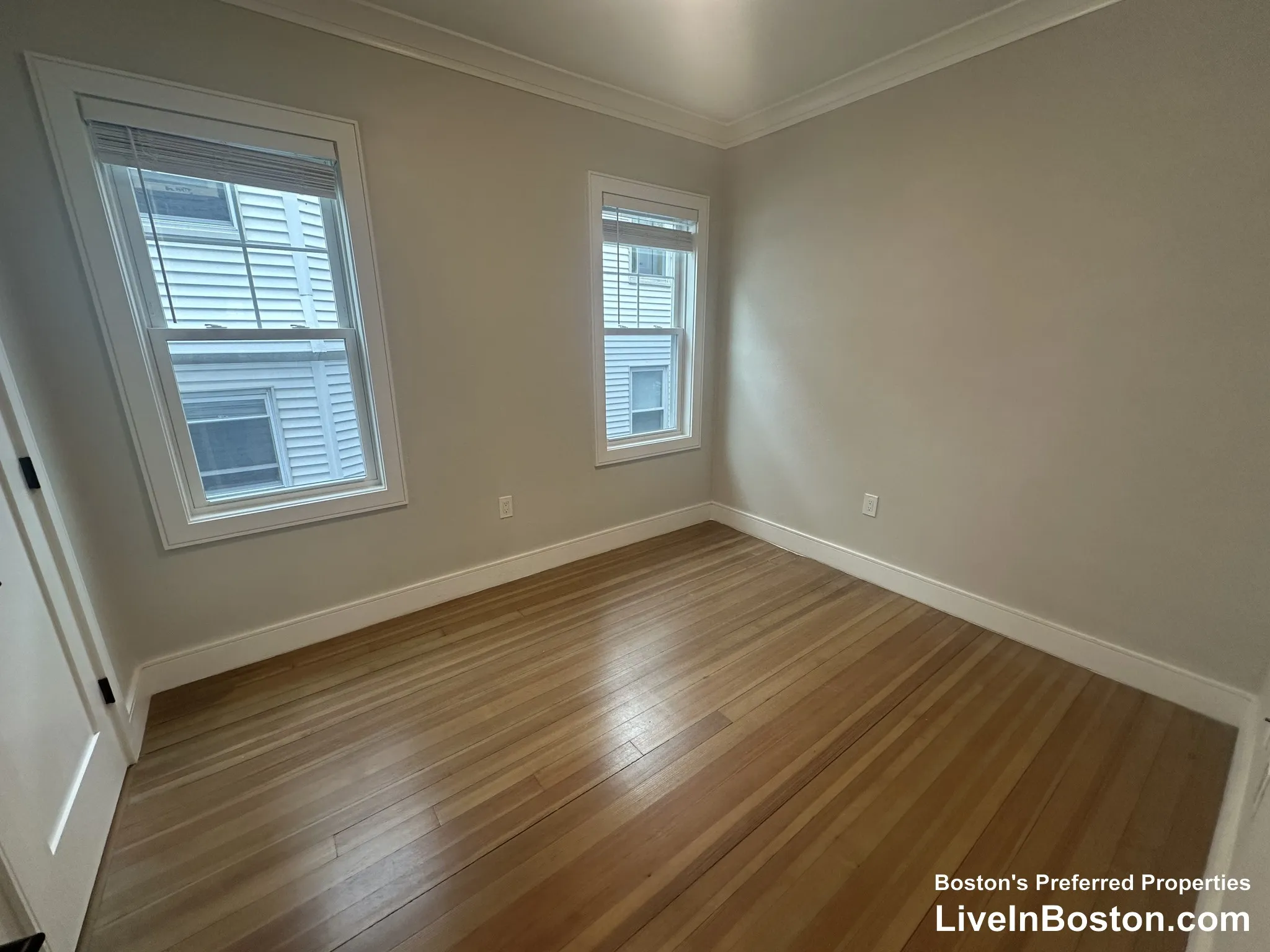 4 bed, 1 bath apartment for rent at 44 Iffley Rd Unit 2, Jamaica Plain — photo 4 of 10