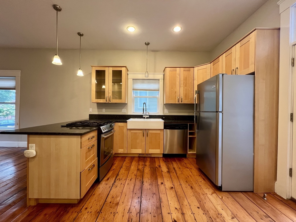 2 bed, 2 bath apartment for rent at 44 Ivaloo Unit 1, Ward Two — photo 4 of 14