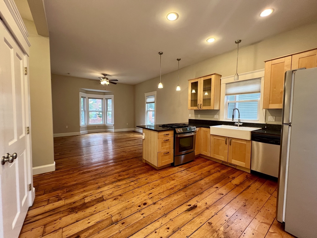 2 bed, 2 bath apartment for rent at 44 Ivaloo Unit 1, Ward Two — photo 5 of 14