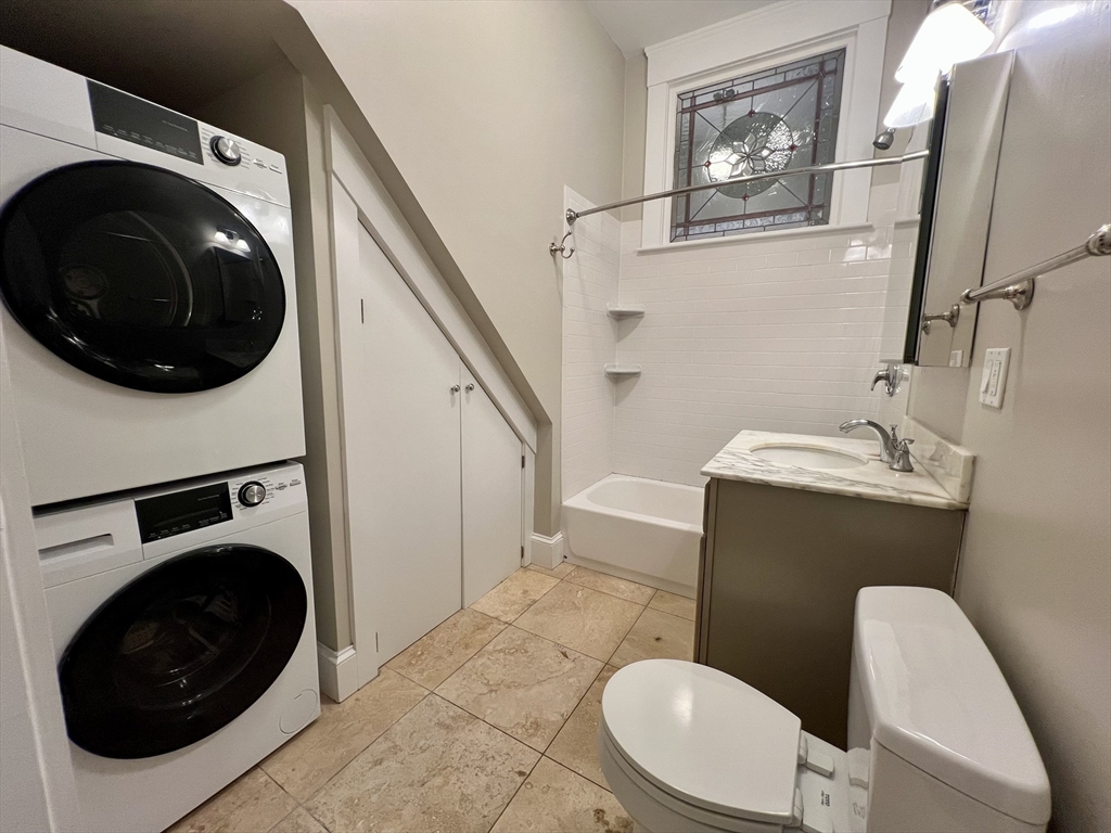 2 bed, 2 bath apartment for rent at 44 Ivaloo Unit 1, Ward Two — photo 7 of 14