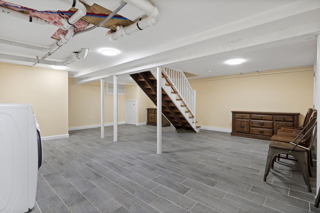3 bed, 2 bath apartment for rent at 44 Ivan St, North Lexington — photo 9 of 10