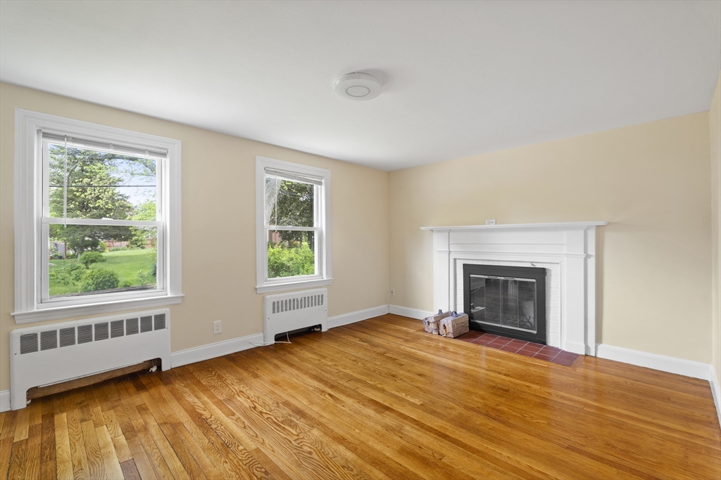 3 bed, 2 bath apartment for rent at 44 Ivan St Unit 44, North Lexington — photo 4 of 10