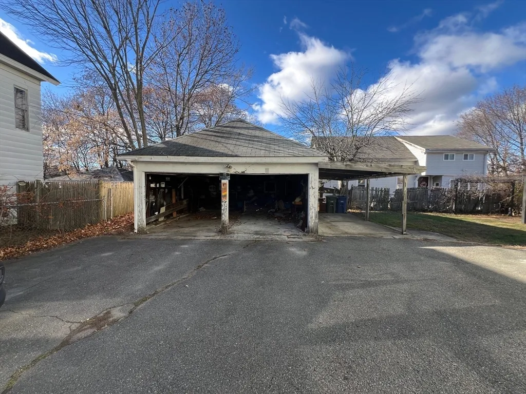 3 bed, 1 bath apartment for rent at 44 Laurel St Unit 1, Leominster — photo 4 of 11