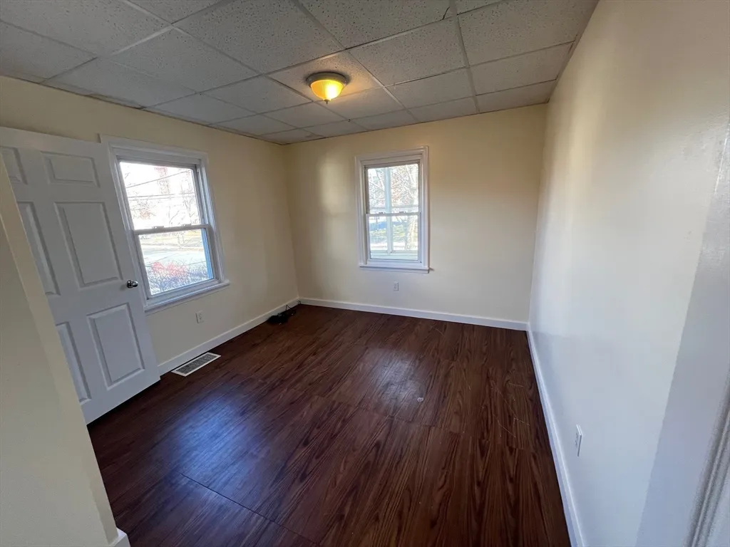 3 bed, 1 bath apartment for rent at 44 Laurel St Unit 1, Leominster — photo 9 of 11