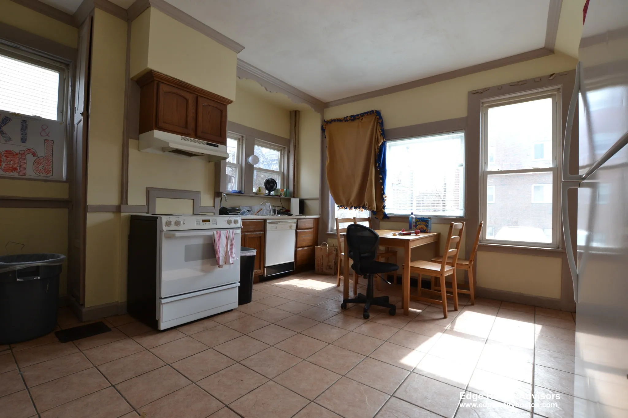 6 bed, 2 bath apartment for rent at 44 Linden St Unit 1, Allston — photo 1 of 8