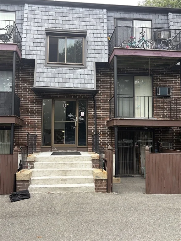 2 bed, 1 bath apartment for rent at 44 Main St Unit 6, North Reading — photo 1 of 12