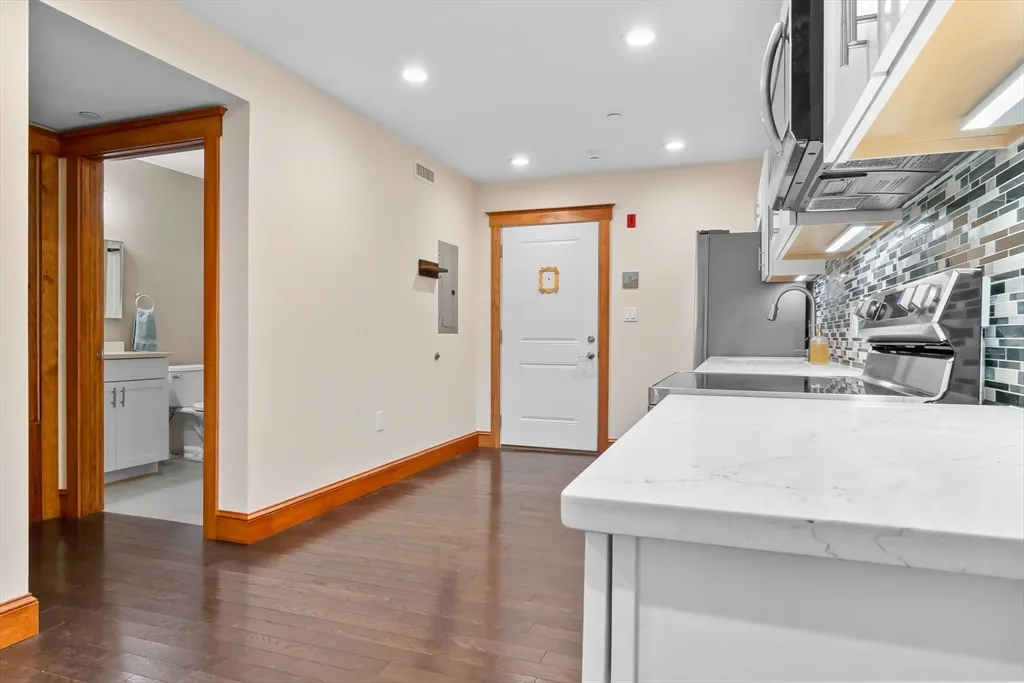 1 bed, 1 bath apartment for rent at 44 Maple St Unit 10, Danvers Center — photo 10 of 15