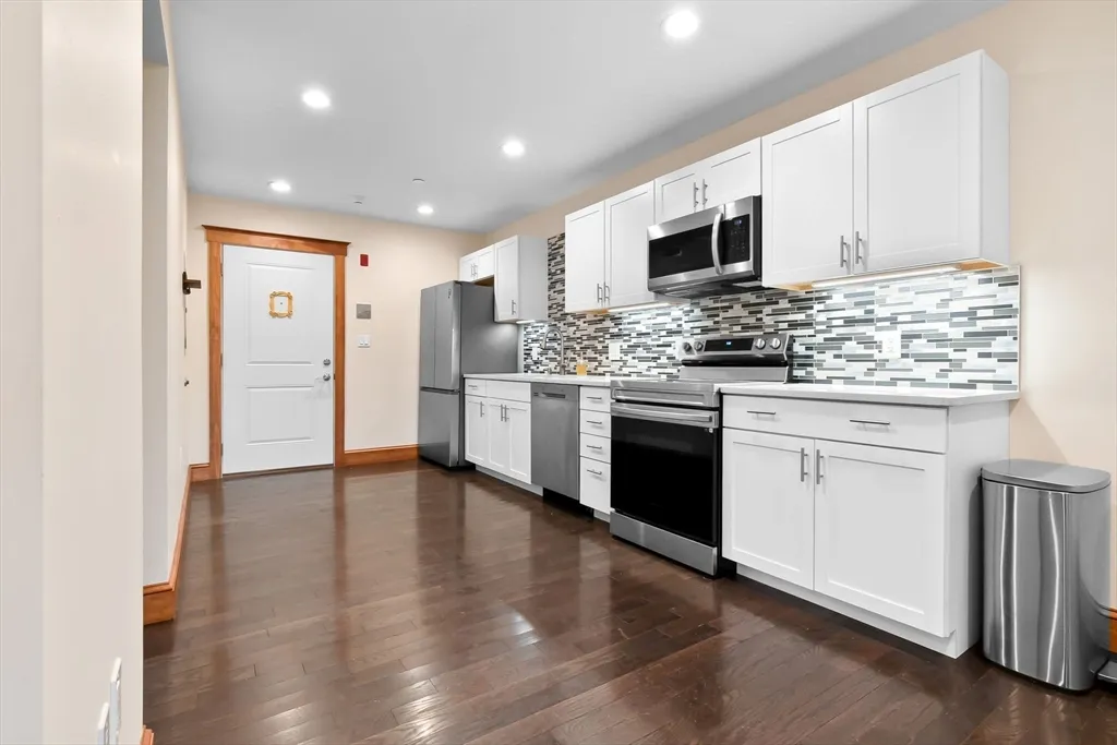 1 bed, 1 bath apartment for rent at 44 Maple St Unit 10, Danvers Center — photo 8 of 15