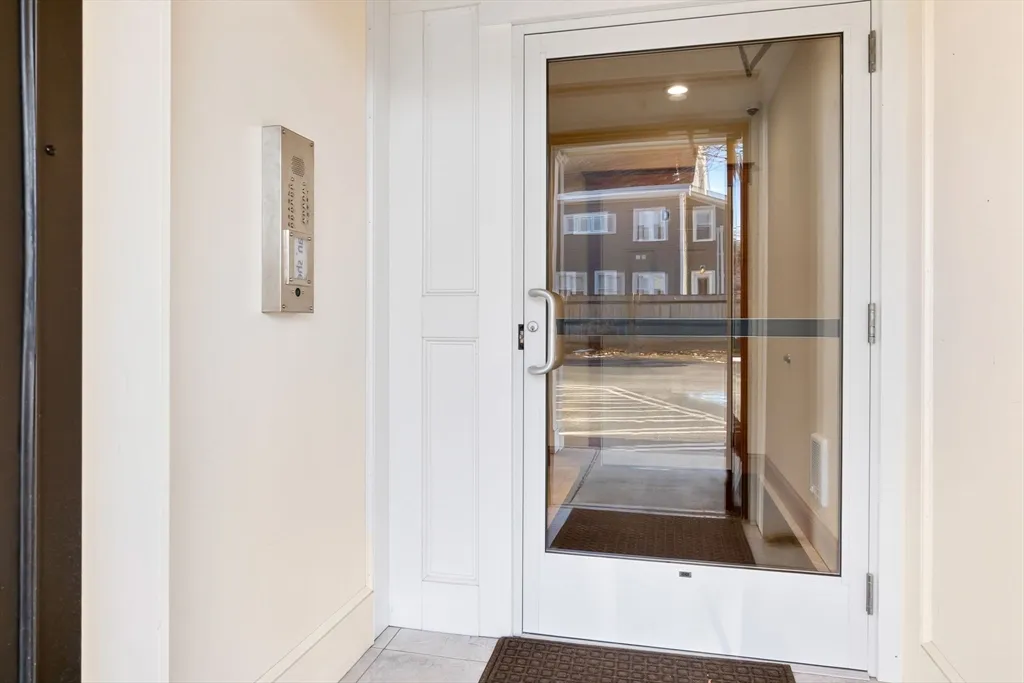 1 bed, 1 bath apartment for rent at 44 Maple St Unit 10, Danvers Center — photo 4 of 15