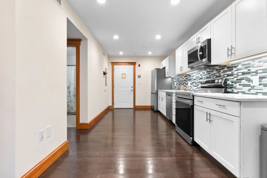 1 bed, 1 bath apartment for rent at 44 Maple St Unit 10, Danvers Center — photo 9 of 15