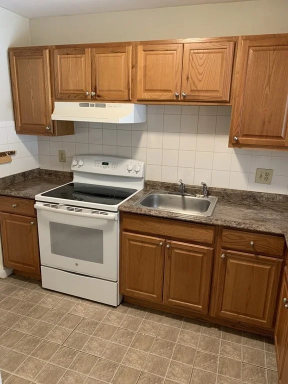 2 bed, 1 bath apartment for rent at 44 Maple St Unit 101, Hyde Park — photo 4 of 15