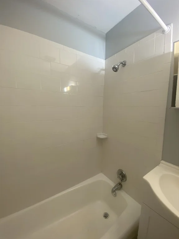 1 bed, 1 bath apartment for rent at 44 Maple St Unit 203, Hyde Park — photo 20 of 29