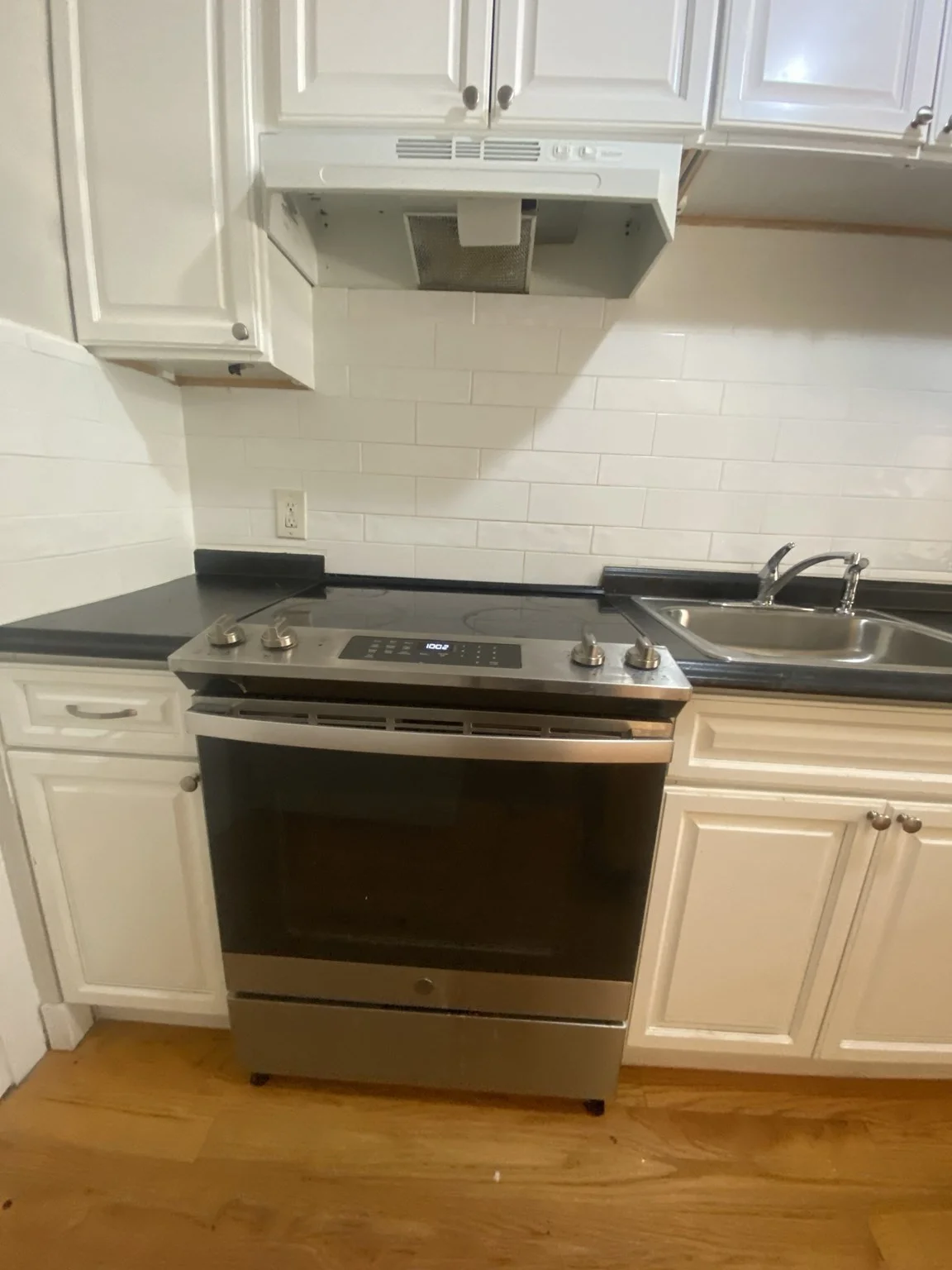 2 bed, 1 bath apartment for rent at 44 Maple St Unit 301, Hyde Park — photo 3 of 27
