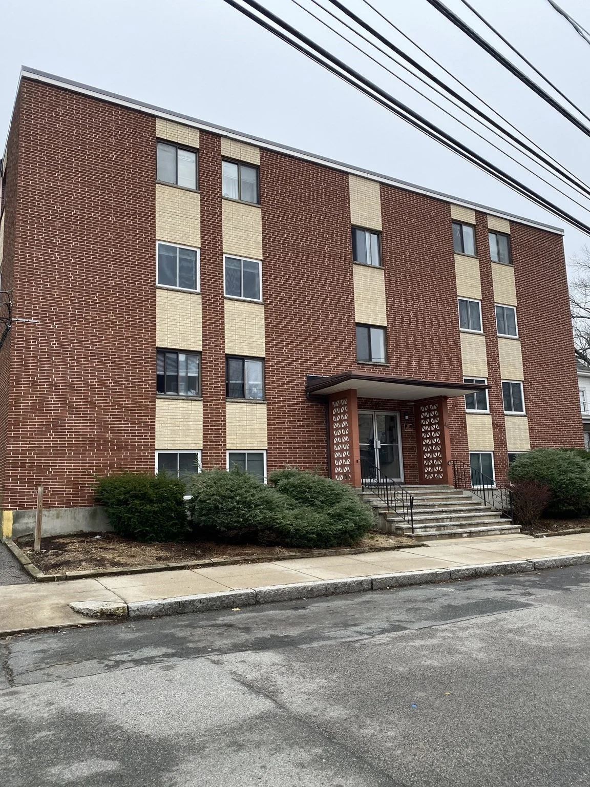 2 bed, 1 bath apartment for rent at 44 Maple St Unit 301, Hyde Park